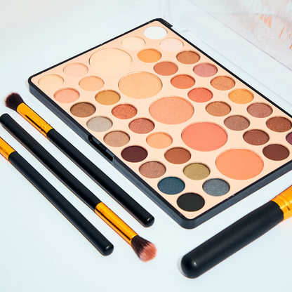 Ultra-pigmented eyeshadow palette