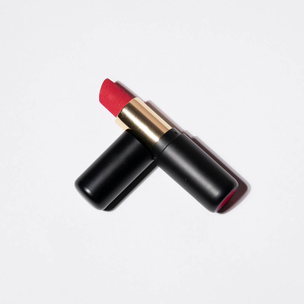 Long-lasting matte liquid lipstick