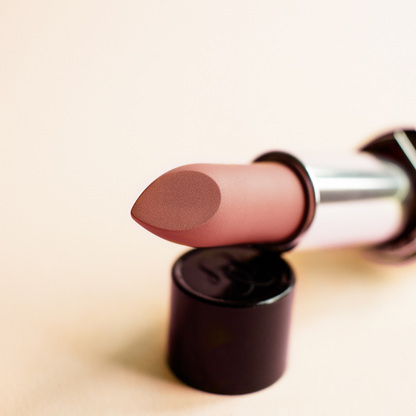 Long-lasting matte liquid lipstick